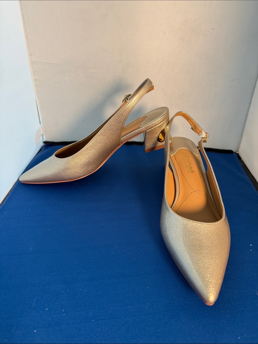 Jay Renée Pointed Slingback Heels in Metallic Gold size 7.5